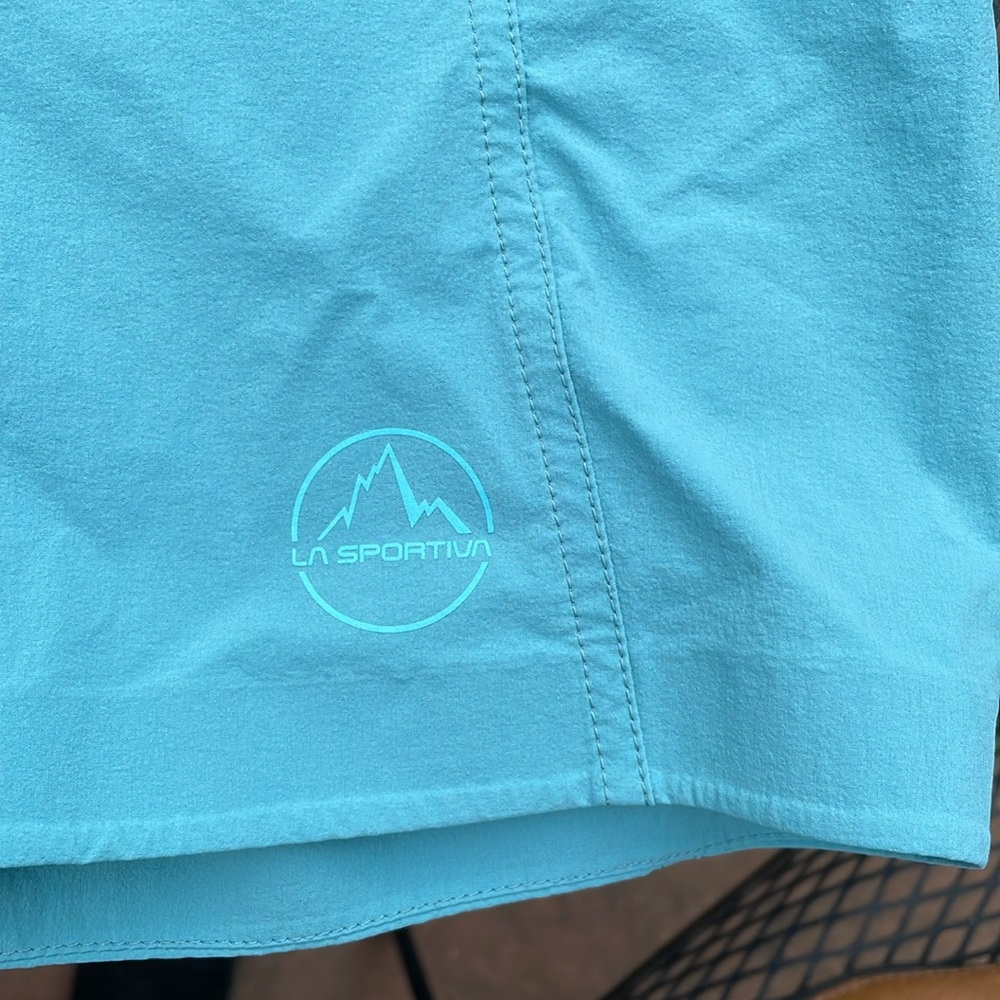 La Sportiva Women's Zen Bermuda light Blue Shorts - Picture 2 of 11